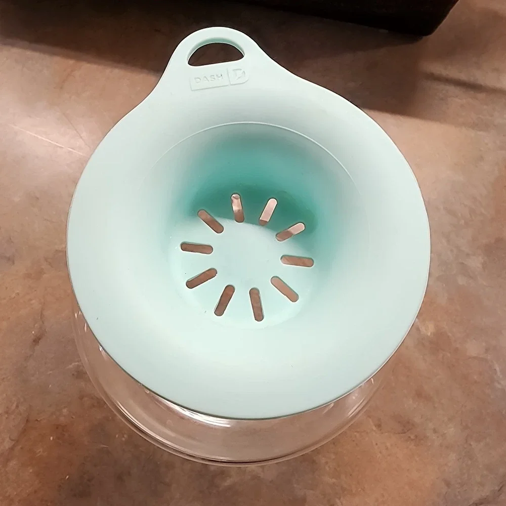 DASH Microwave Popcorn Popper Aqua Glass Silicone Lid 2.5 Qt EUC